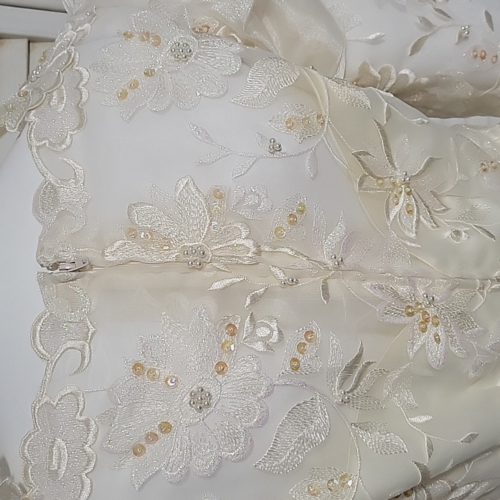 Wedding Dress Womans Sz. M Custom Made Lace Sequins & Beading Puff Sleeve Vint. - Picture 10 of 16